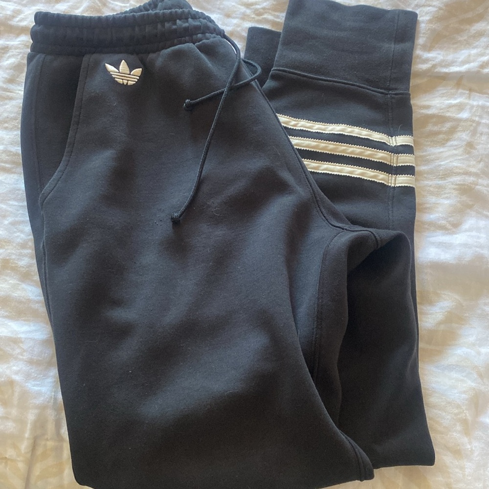 Men’s adidas adicolor neuclassic joggers. So medium - Picture 2 of 7
